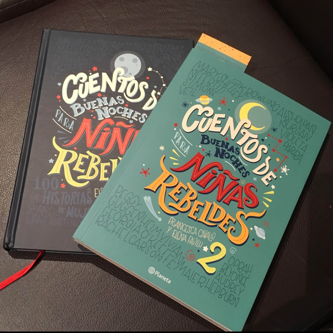 Portadas de los libros Cuentos de buenas noches para niñas rebeldes 1 y 2. ( Foto: Sandra Ramírez Checnes)